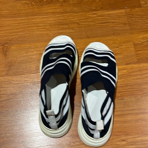 Ladies shoes - Picture 1 of 7